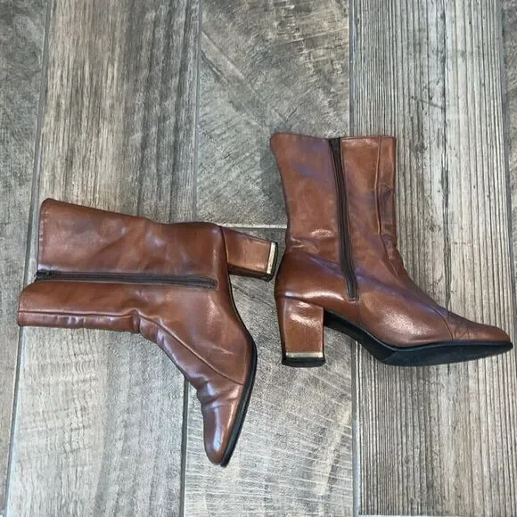 Vintage Goloboots in mid calf brown leather, 2.5”heel - Picture 2 of 9